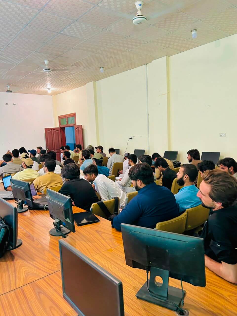 Hunar Tehreek training class in session — photo 13